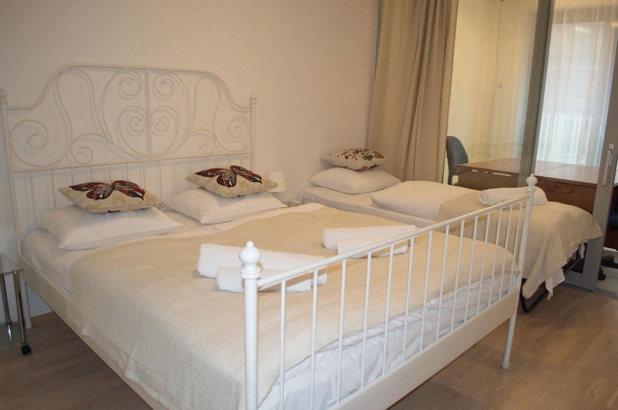 Enjoy In Garden Apartment Prague Ngoại thất bức ảnh