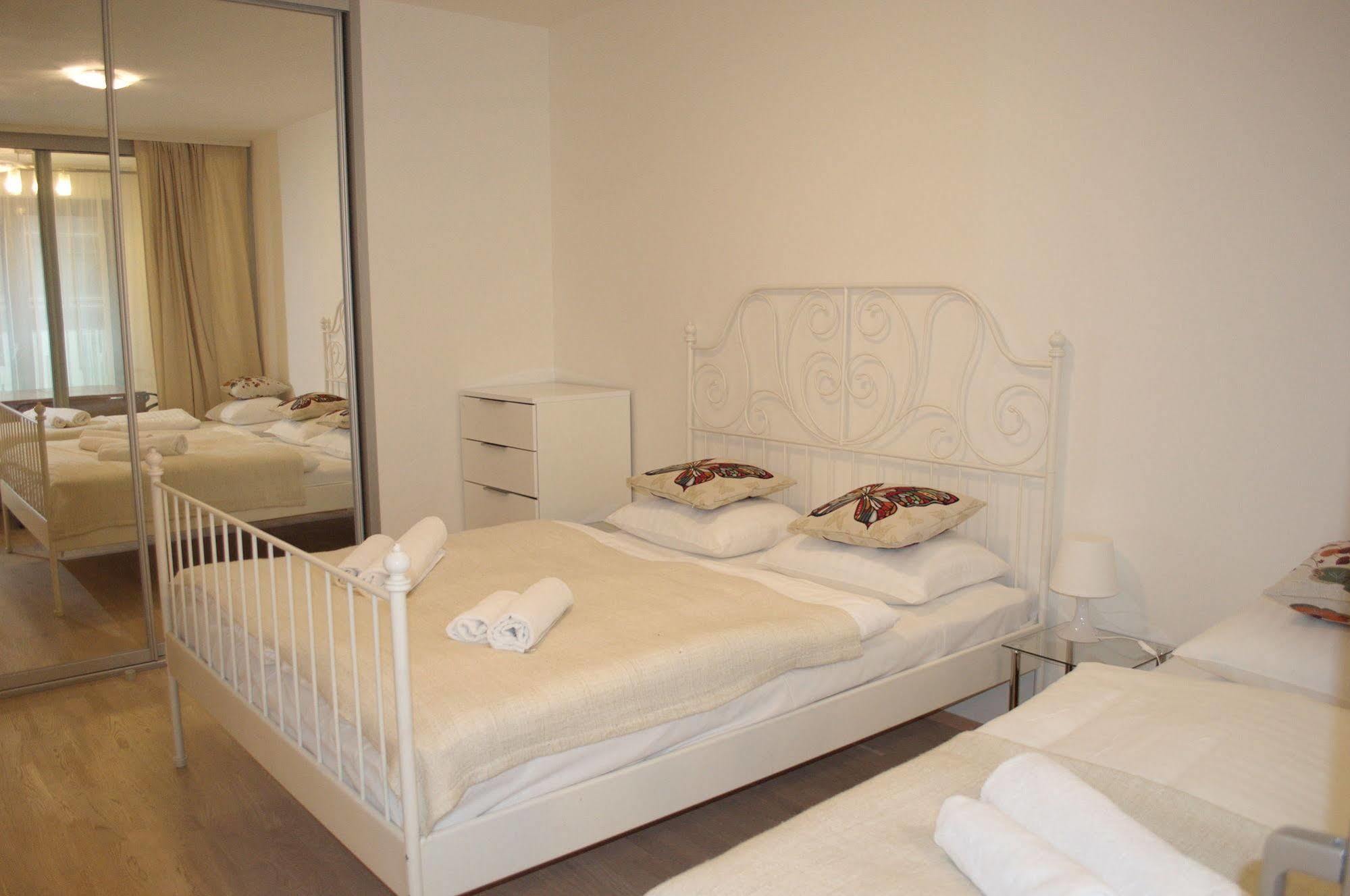 Enjoy In Garden Apartment Prague Ngoại thất bức ảnh