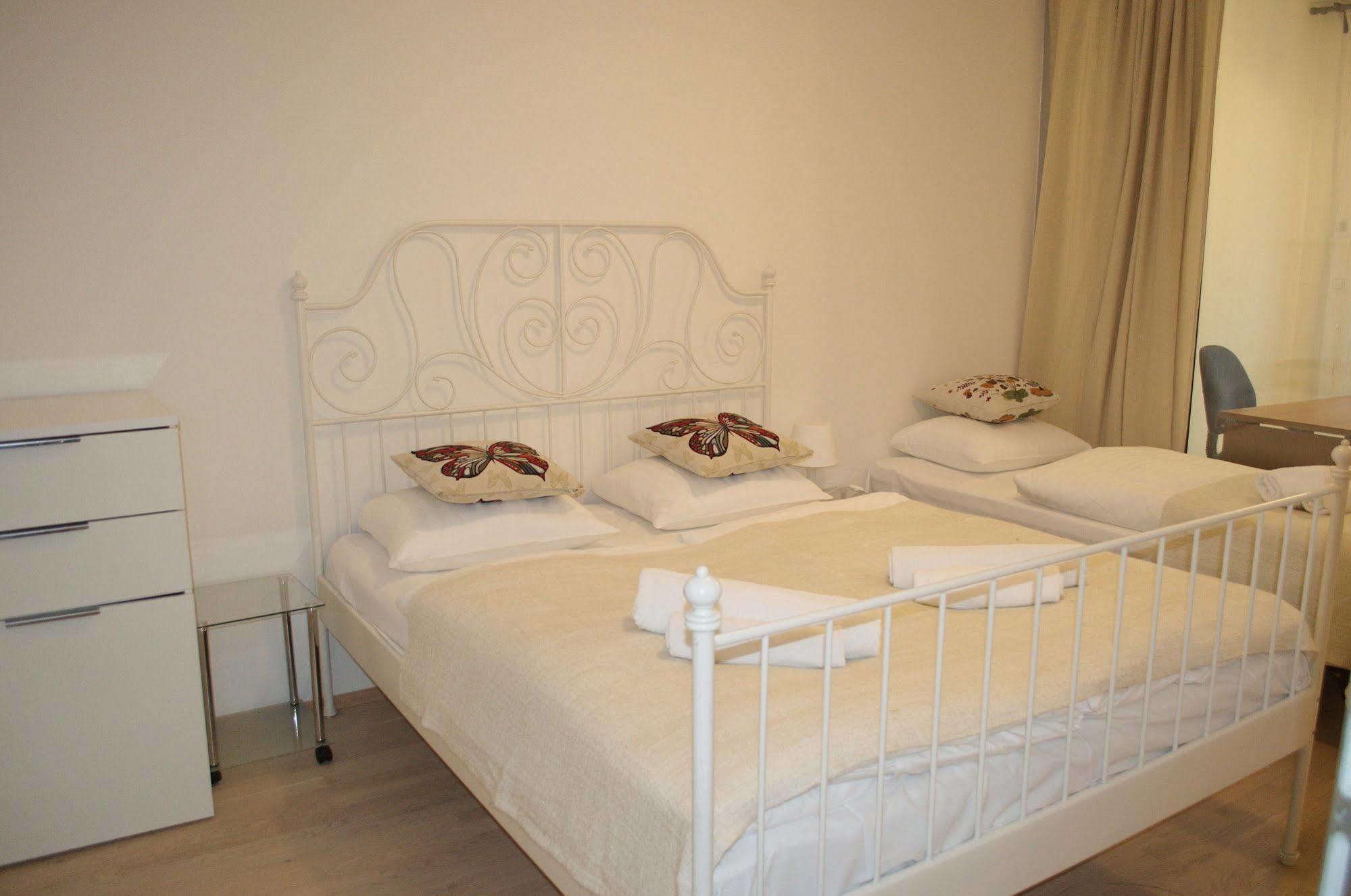 Enjoy In Garden Apartment Prague Ngoại thất bức ảnh
